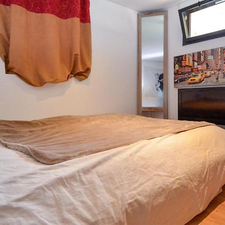 Awesome Apartment In Pujaut With Swimming Pool Eksteriør bilde
