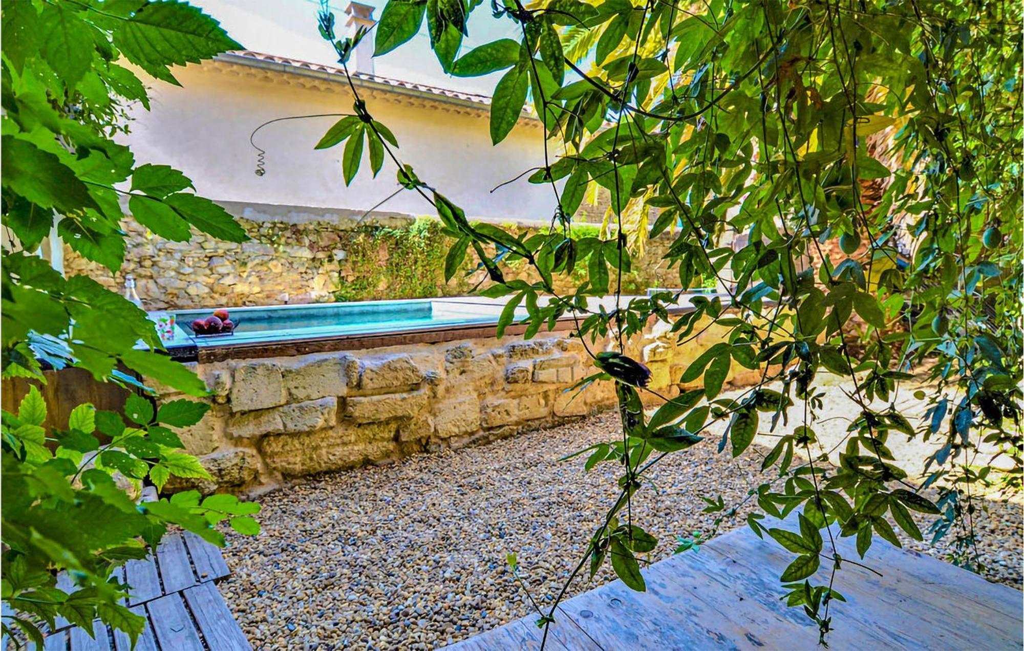 Awesome Apartment In Pujaut With Swimming Pool Eksteriør bilde