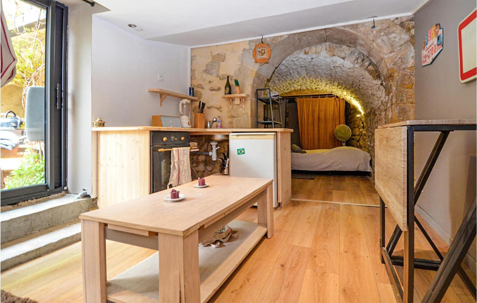 Awesome Apartment In Pujaut With Swimming Pool Eksteriør bilde