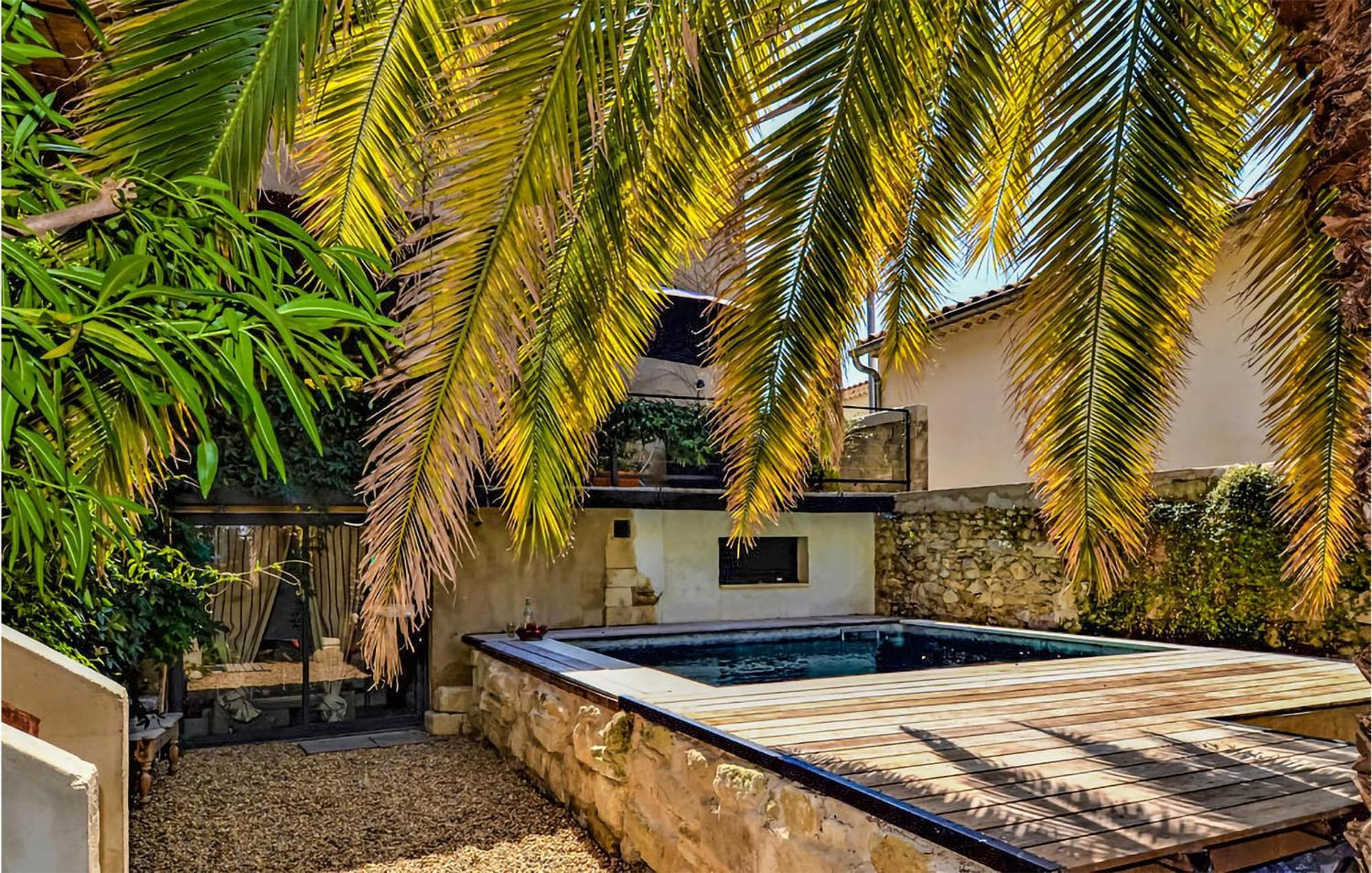 Awesome Apartment In Pujaut With Swimming Pool Eksteriør bilde