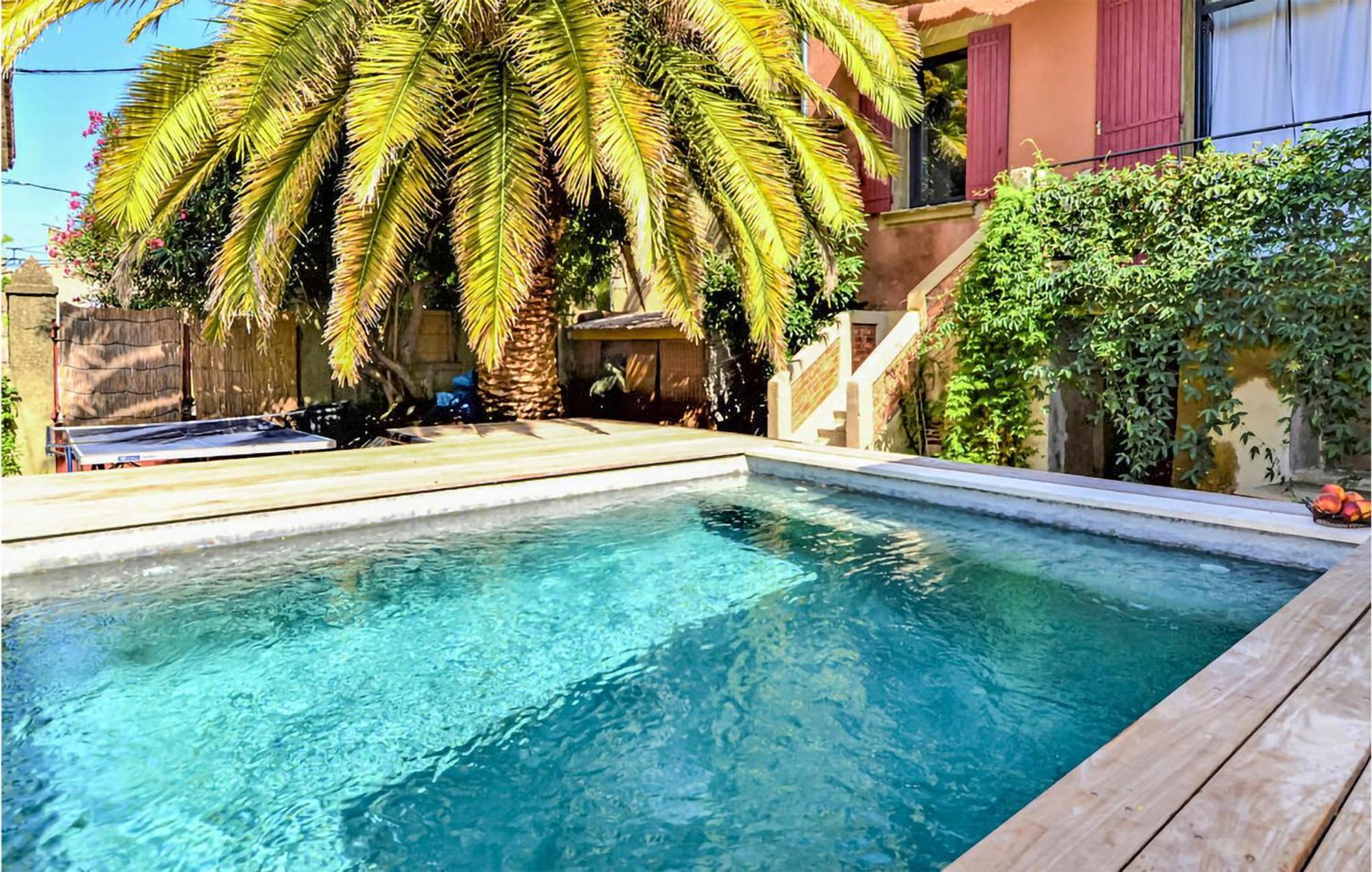 Awesome Apartment In Pujaut With Swimming Pool Eksteriør bilde